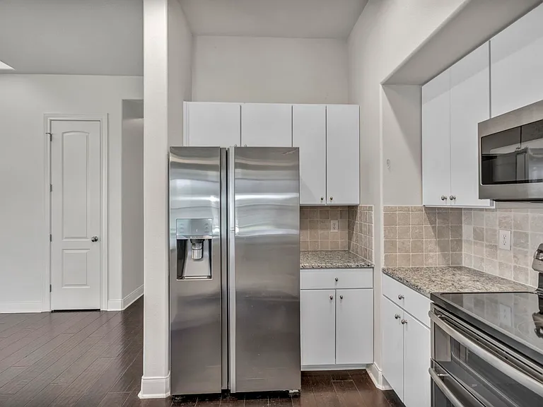306 Enclave Cir — Photo 10