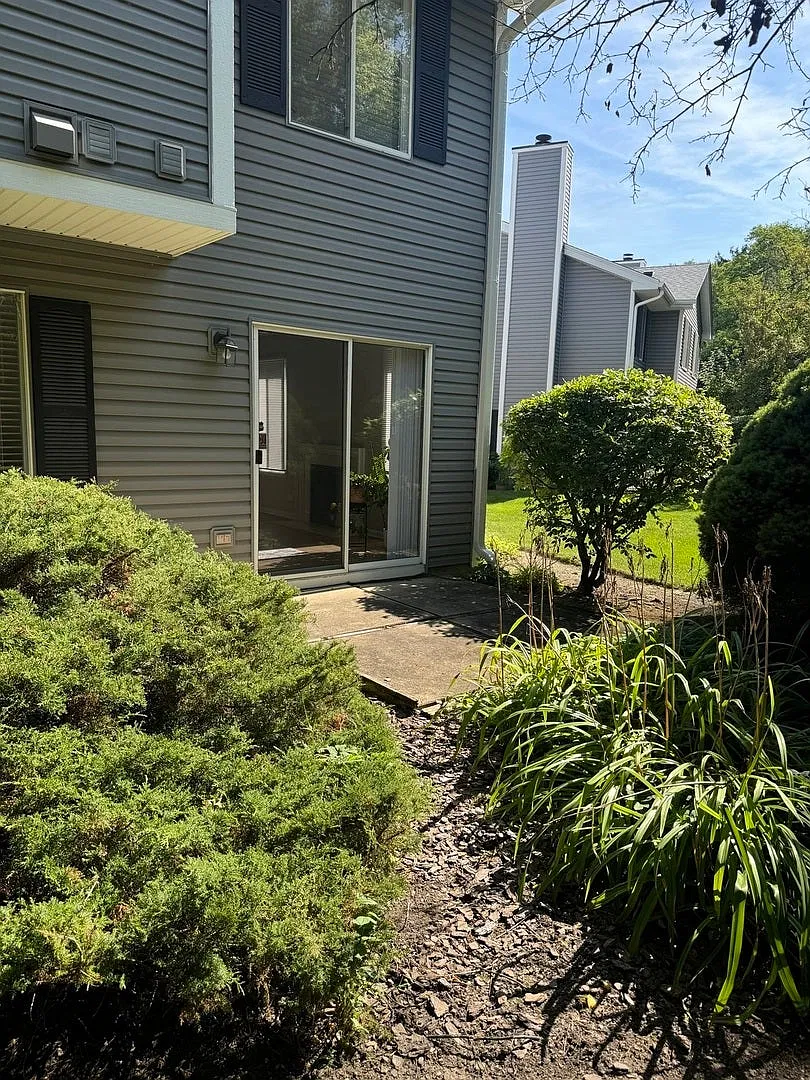 2 bed, 1.5 bath, 1230 sqft, $2,800 — Photo 2