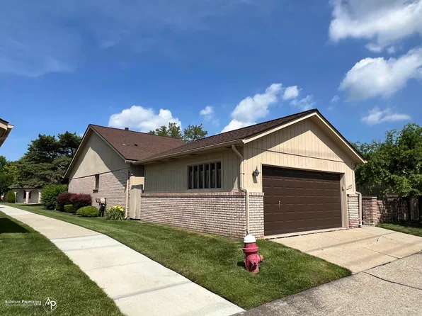 13939 Harrington Dr, Warren, MI 48088