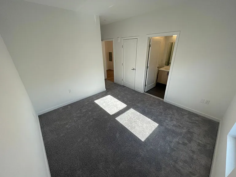 104 Howe St — Photo 88