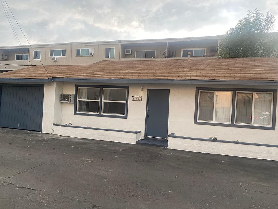 1st image of 13933 Oxnard St
