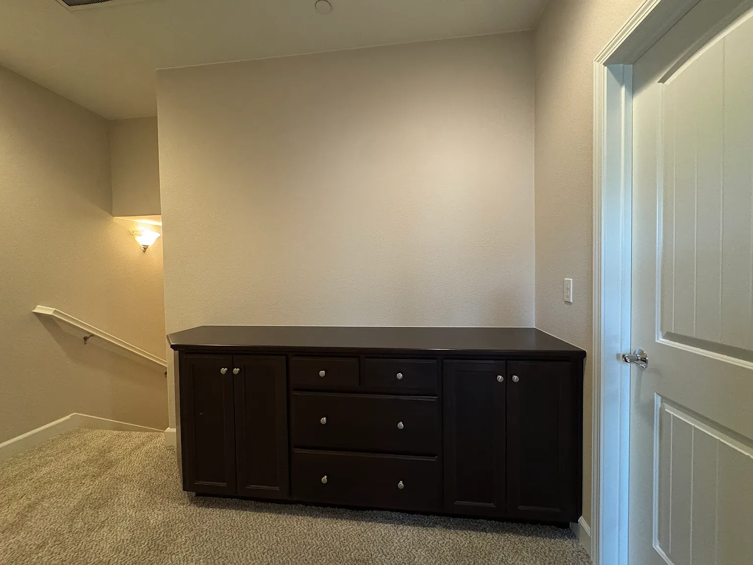4 bed, 2025 sqft, $4,200 — Photo 3