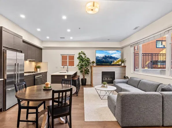 1818 W 14a St SW #101, Calgary, AB T2T 3W6