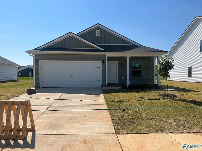 161 Labrador Ln — Photo 1