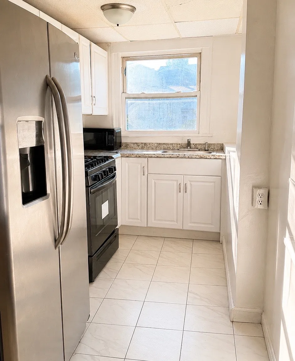3 bed, $2,500 — Photo 3
