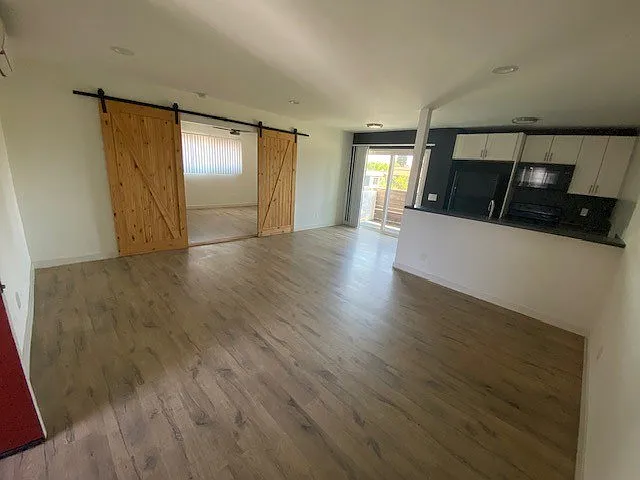 14153 Victory Blvd. — Photo 12