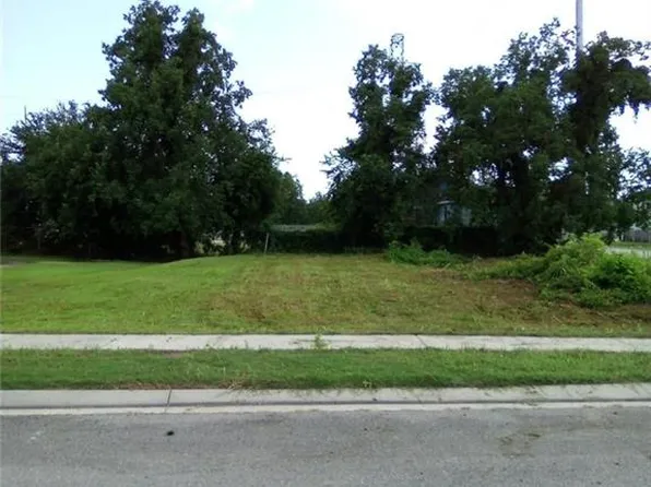 2937 Laussat Pl, New Orleans, LA 70117