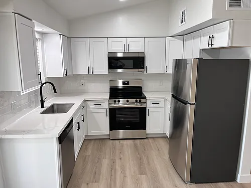 2555-2579 E Water St Photo 1