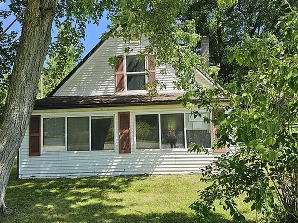 10888 Mary St, Emmett, MI 48022