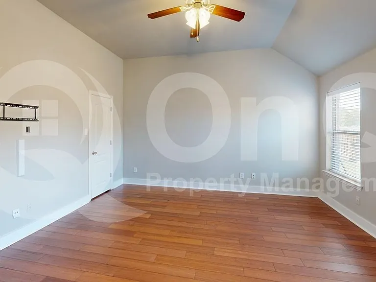 2801 Coyote Trl — Photo 10