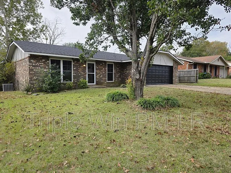 3 bed, 2.0 bath, $1,590 — Photo 2