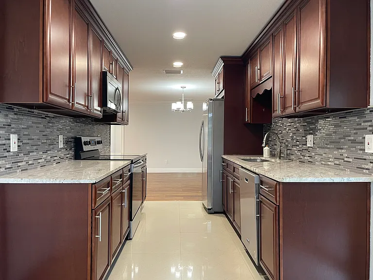 1395 Ambassador Dr — Photo 12