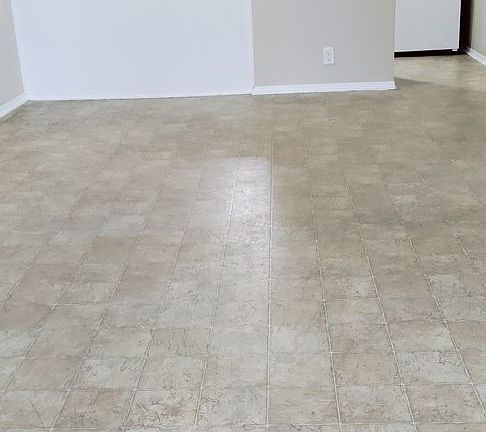 2nd image of 802 W Oak St #6