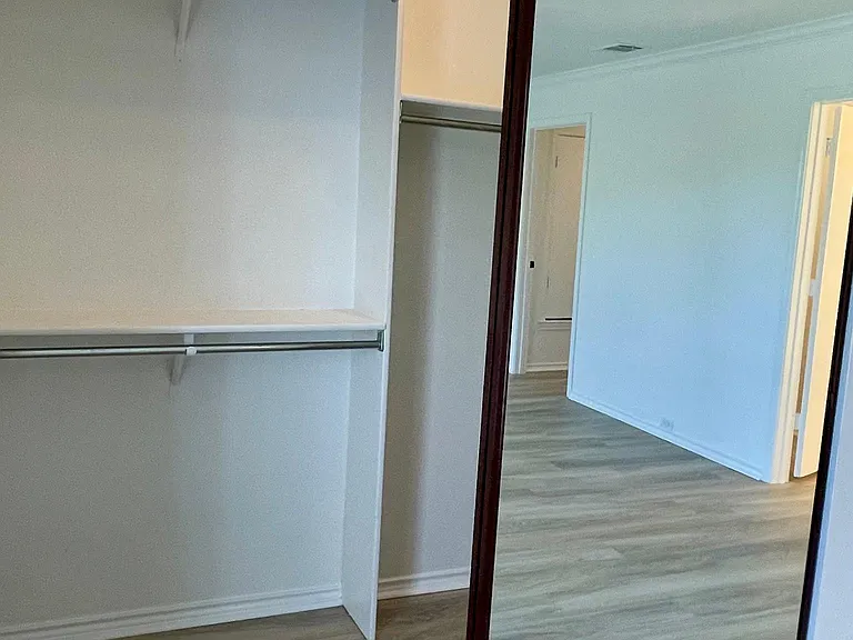 Master Bedroom
Interior Closet System