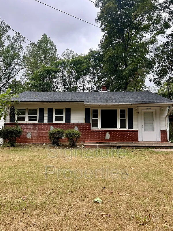 3 bed, 1.0 bath, 1020 sqft, $900 — Photo 1