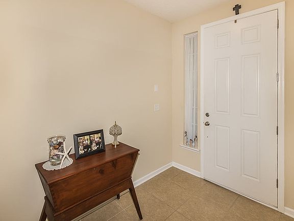 5th image of 117 Kings Trace Dr