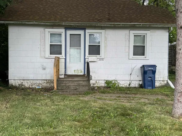 2957 Mackin Rd, Flint, MI 48504