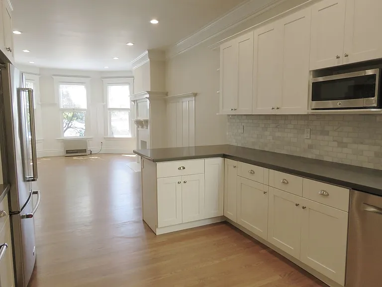 619 Clayton St — Photo 6