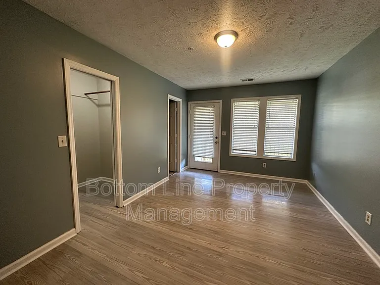 942 Stewarts Creek Dr #8 — Photo 9
