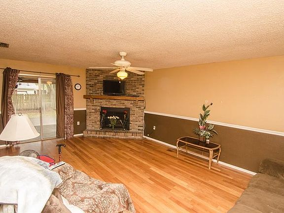 4th image of 807 Cinnamon Dr E