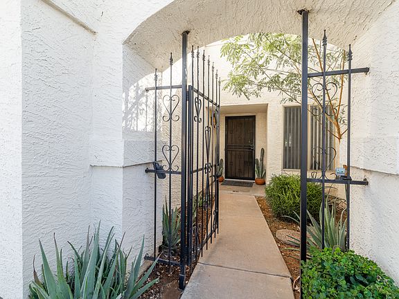 Exterior Front Entry