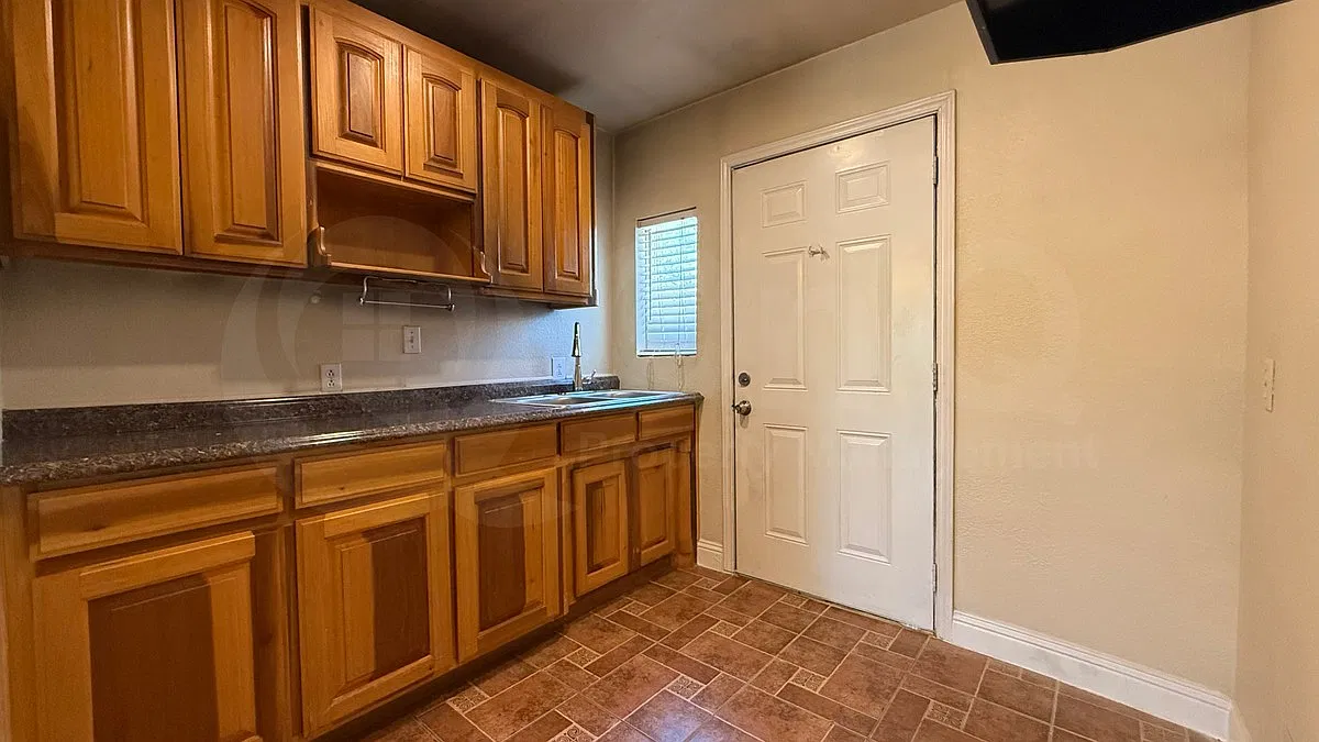 2 bed, 1.0 bath, 739 sqft, $1,500 — Photo 4
