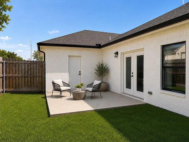 2045 Horatio St — Photo 35