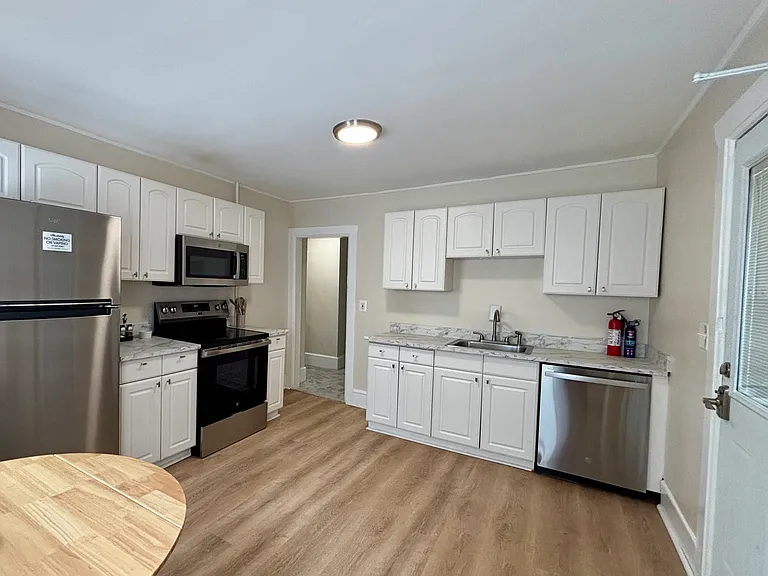 130 Woodlawn Ave #1 — Photo 6