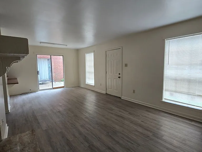 8469 Governor Dr — Photo 18