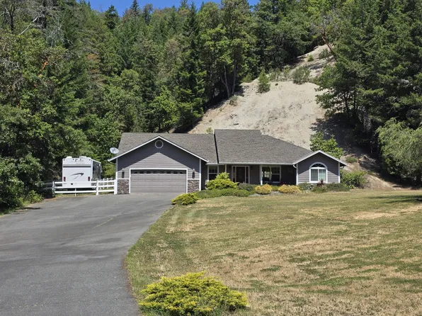 800 Palomino Dr, Grants Pass, OR 97526