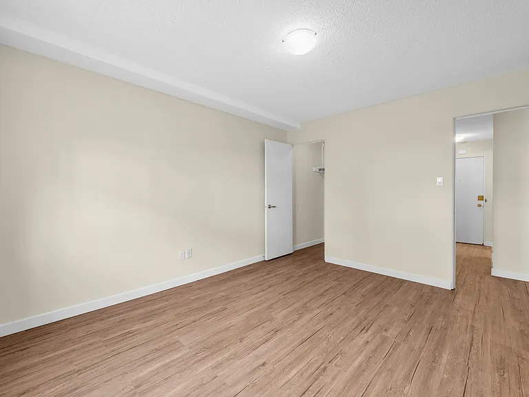 5130 Irving St — Photo 14