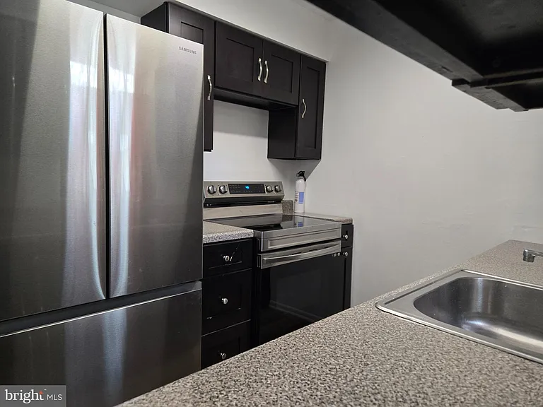 1351 Christian St — Photo 3