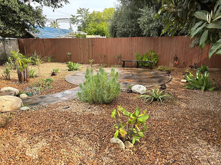 420 E Olive Ave — Photo 2