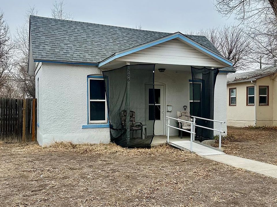 1st image of 206 8th St