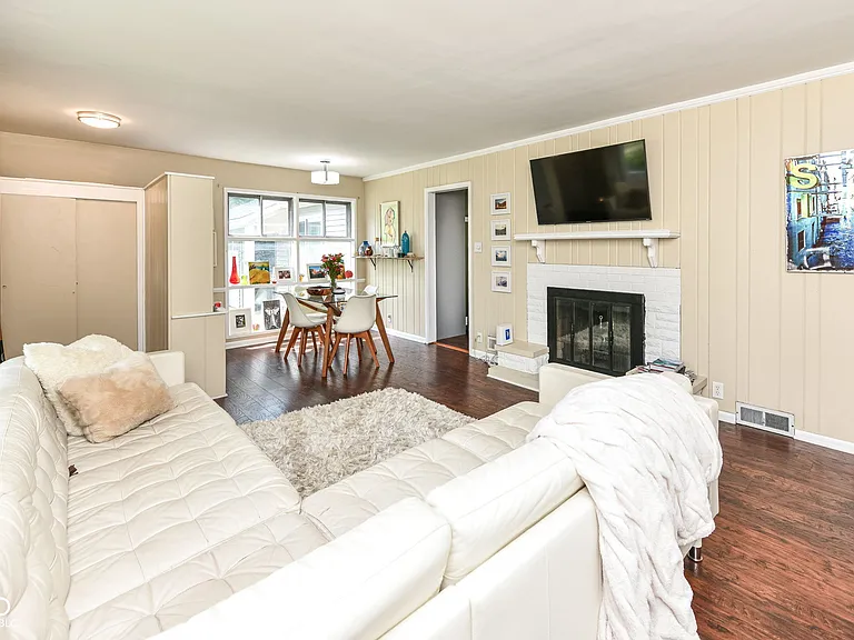 1220 Oak Ridge Dr — Photo 4