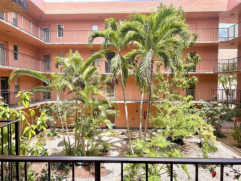 2841 Somerset Dr #215 — Photo 41