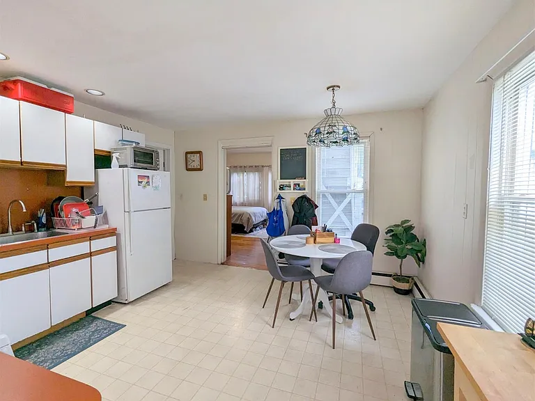 19 Howe St — Photo 9