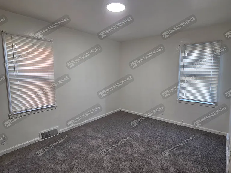 11781 Kilbourne St — Photo 4