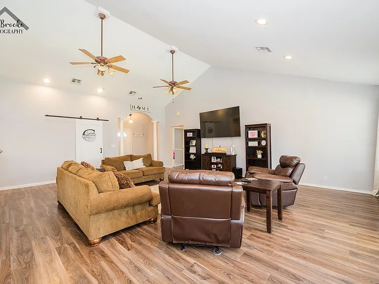 800 Shore Line Dr — Photo 8