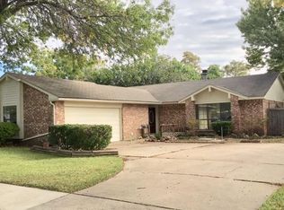 2322 Cripple Creek Dr, Arlington, TX 76014