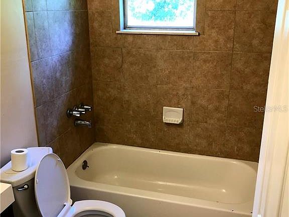 3rd image of 4784 Piedmont Ct