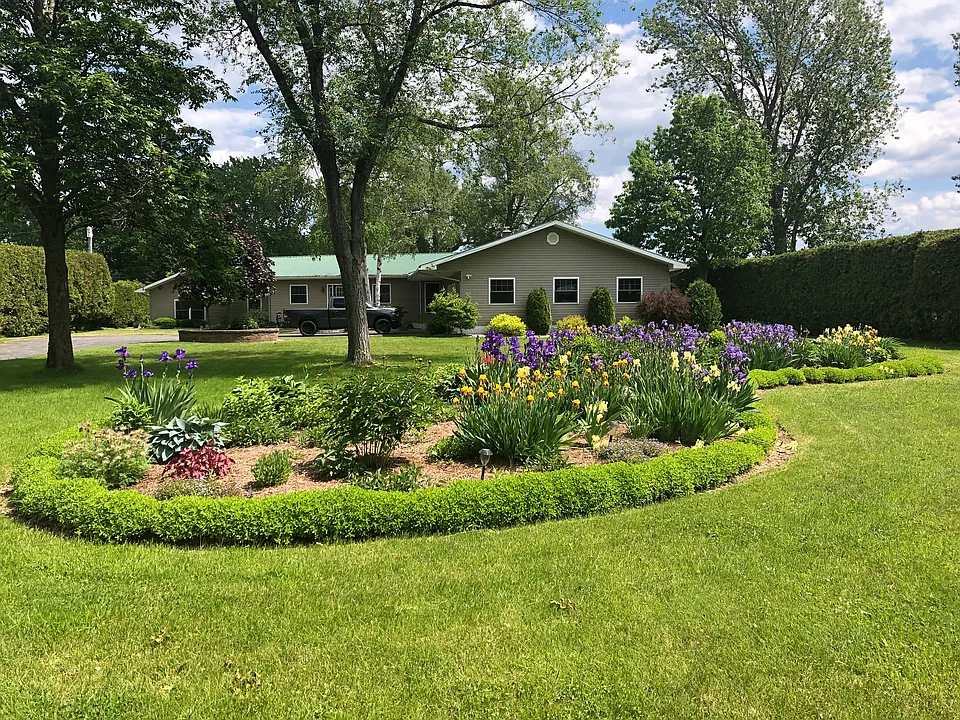 48 Lapointe Rd