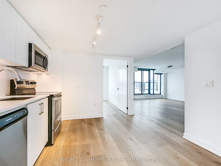 897 College St W #506 — Photo 18