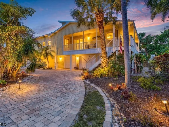 14221 Clubhouse Dr, Bokeelia, FL 33922