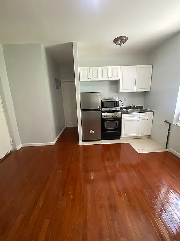 Building Photo - 1345 W 7th St #5