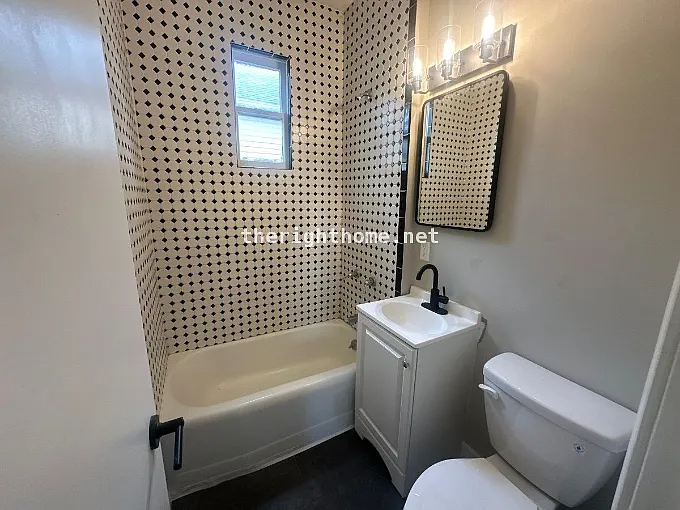4444 N 60th St — Photo 10