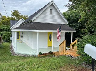 102 W Barrett St, Carthage, NC 28327