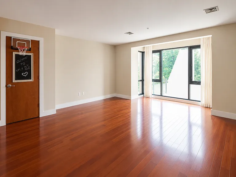 533 Cambridge St — Photo 3