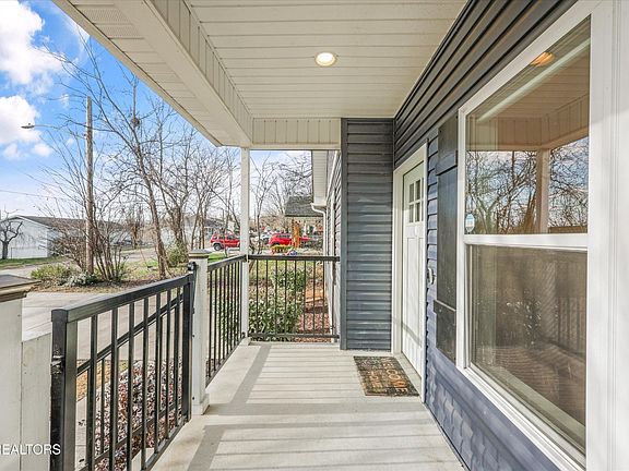 5th image of 527 Balsam Dr