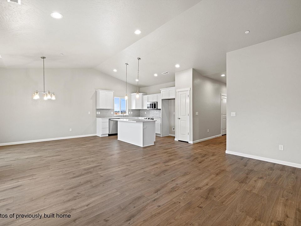 2nd image of 3890 Barbera St